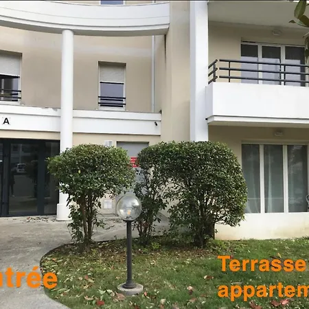 Cozy Avec Piscine Apartment Royan